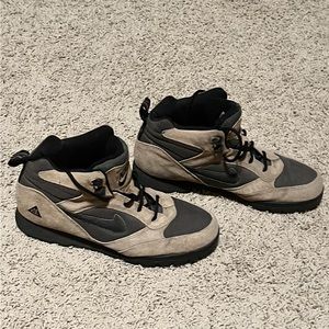 Vintage Nike Men’s Hiking Boots
